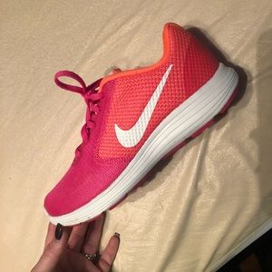 Women’s Nike Revolution 3
